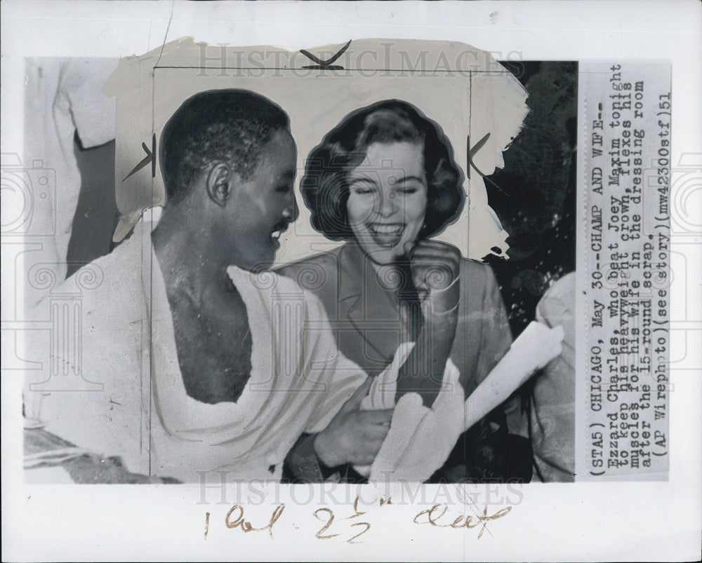 1951 Press Photo Ezzard Charles After Beating Joey Maxim, Pictured with Wife - Historic Images