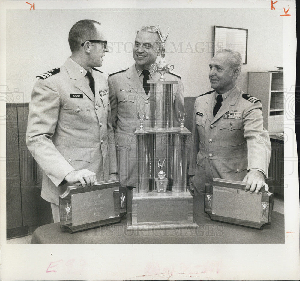 1972 Press Photo Navy Reserve Officers Awards - Historic Images