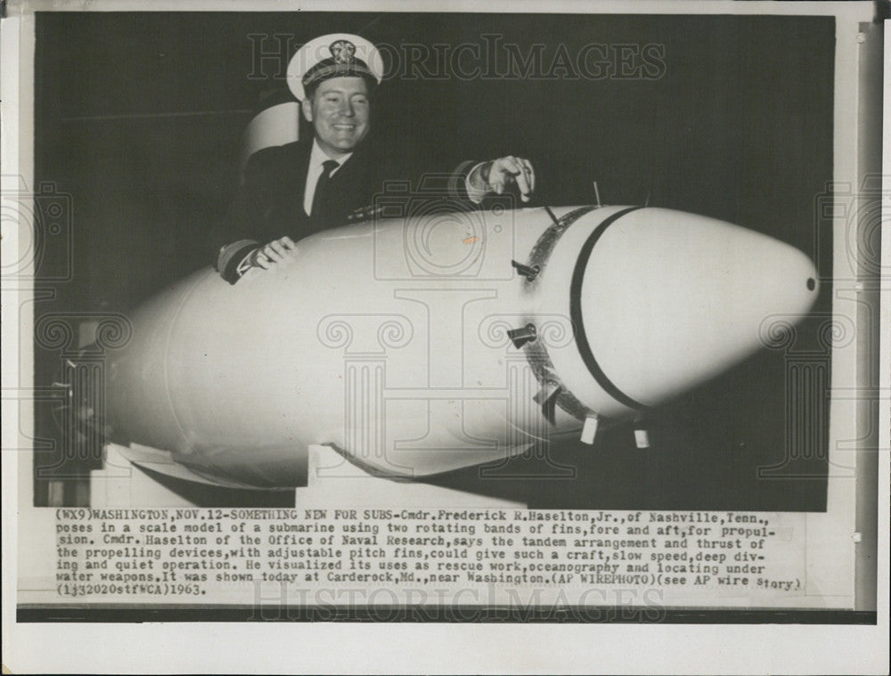 1963 Press Photo Navy Cmdr. Frederick R. Haselton With Submarine Scale Model - Historic Images