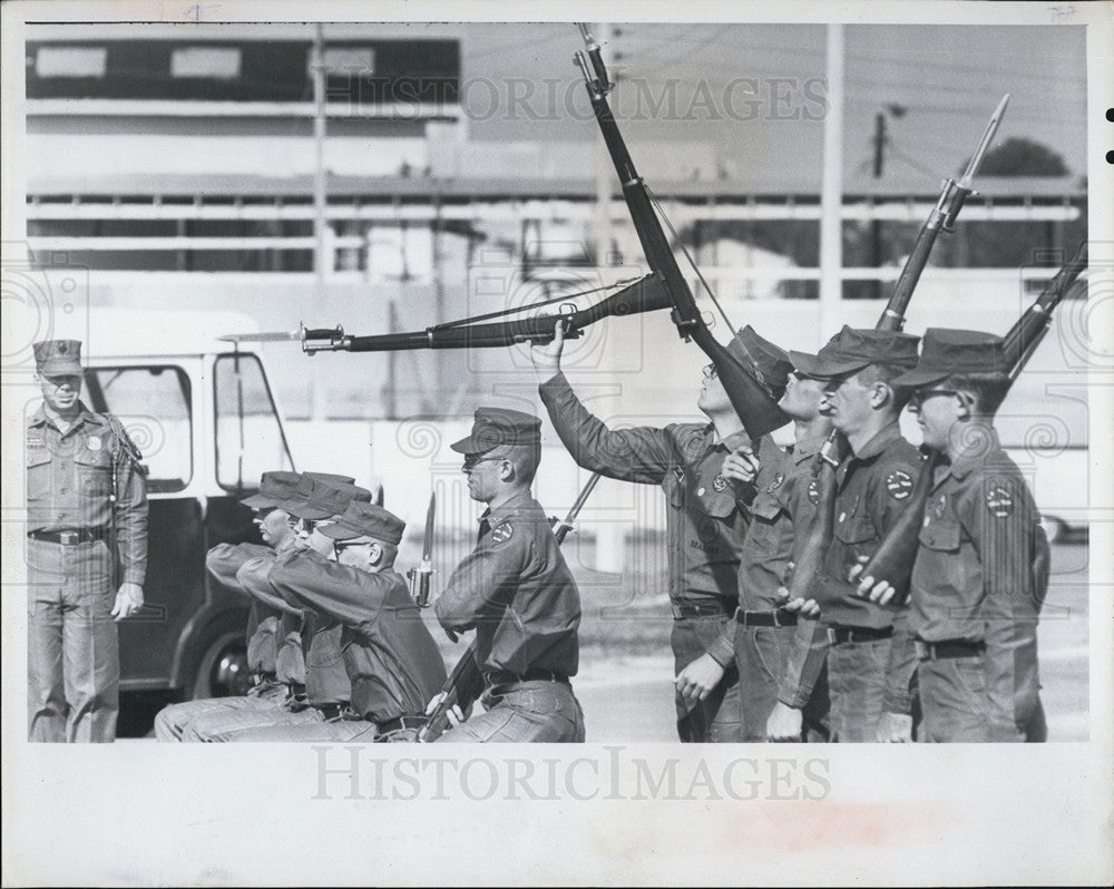 1967 Press Photo Precision Rifle Team Warms Up - Historic Images