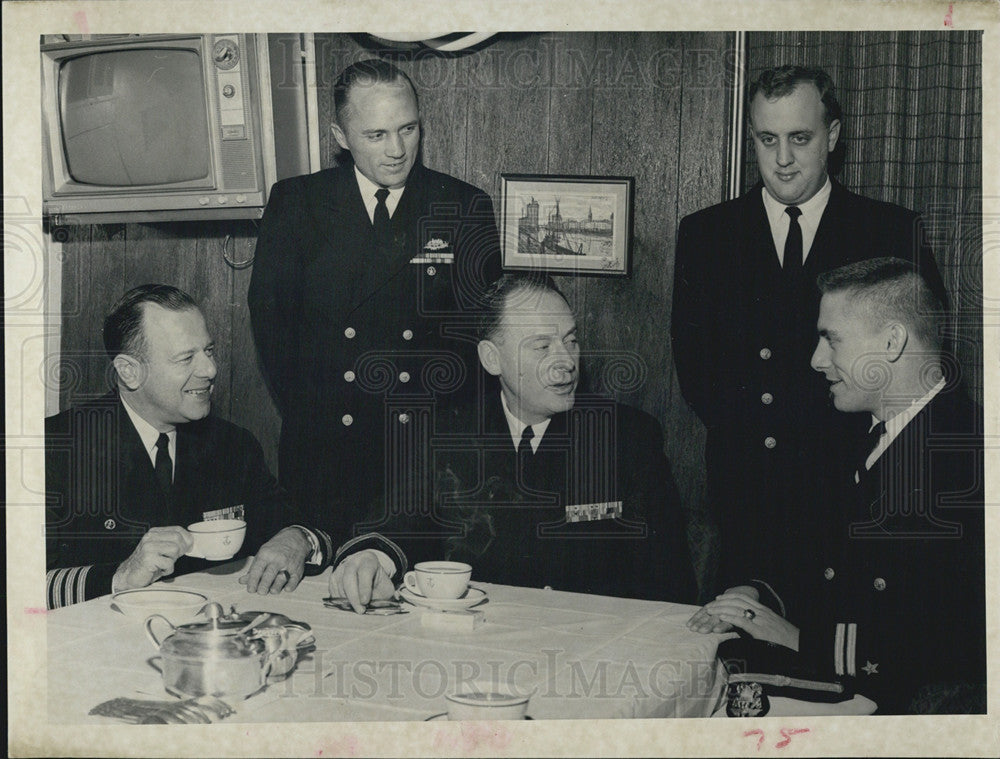 1966 Press Photo U.S. Navy Reserve Officers R.G Colbert USS Greenwood Inspection - Historic Images