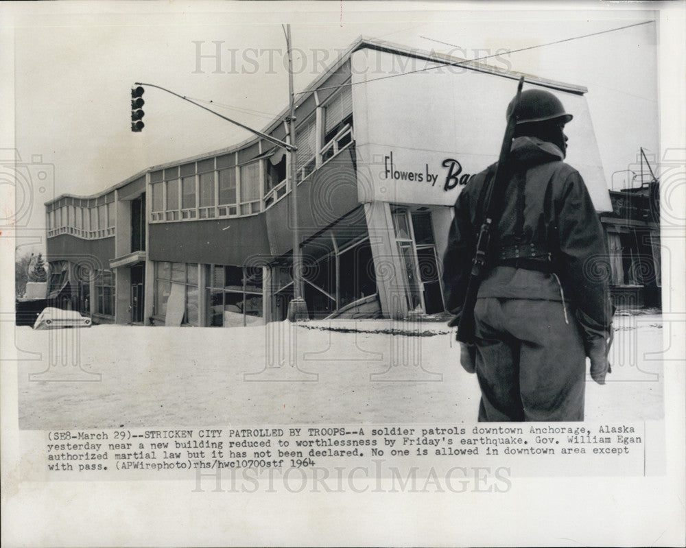 1964 Press Photo Stricken city patrolled by troops - earthquake in Alaska - Historic Images