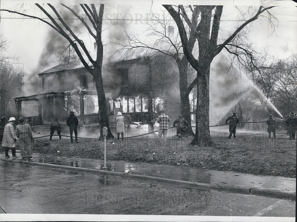 1961 Press Photo the condemned house was set on fire to start 50th  celebrations - Historic Images