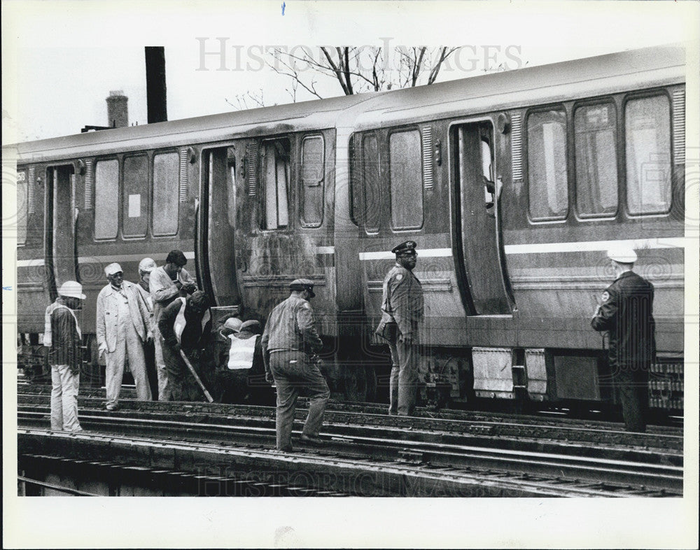 1983 Press Photo Firefighters And CTA Workers Work CTA Commuter Train Fire - Historic Images