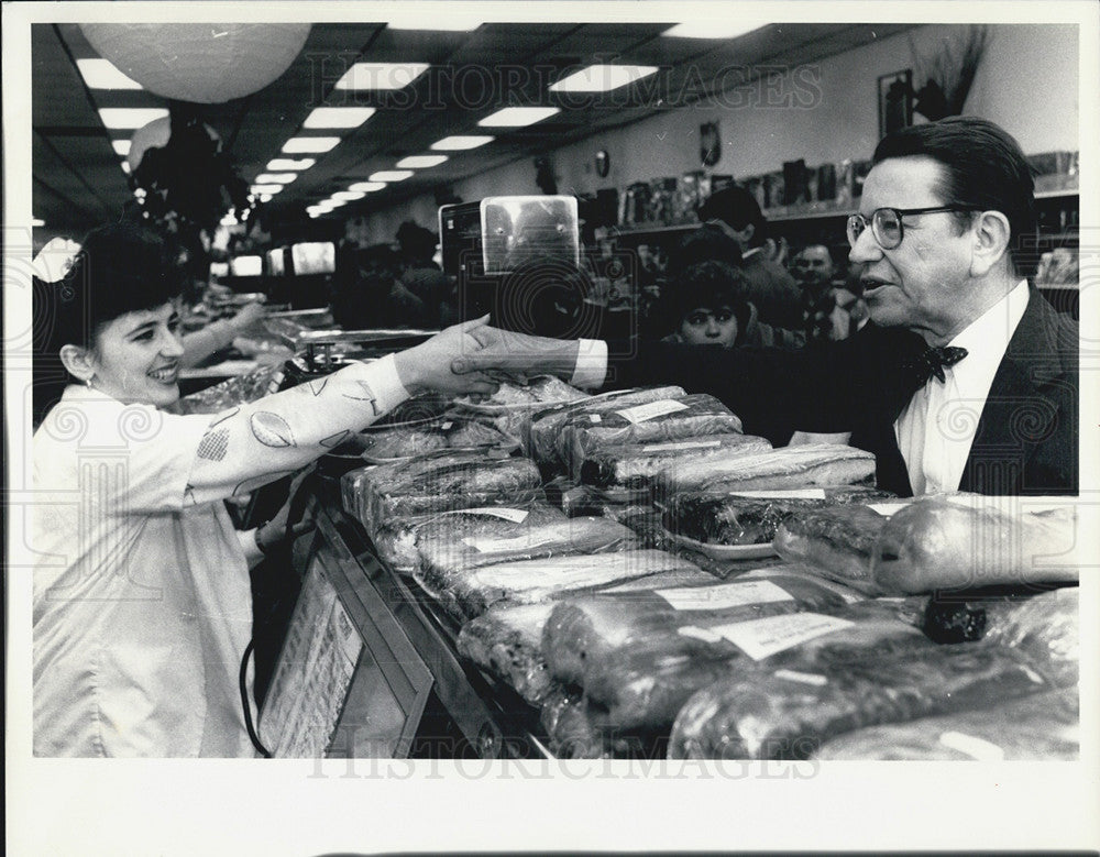 1988 Press Photo Politician Neil Simon Greets Clerk Sausage Shop During Campaign - Historic Images