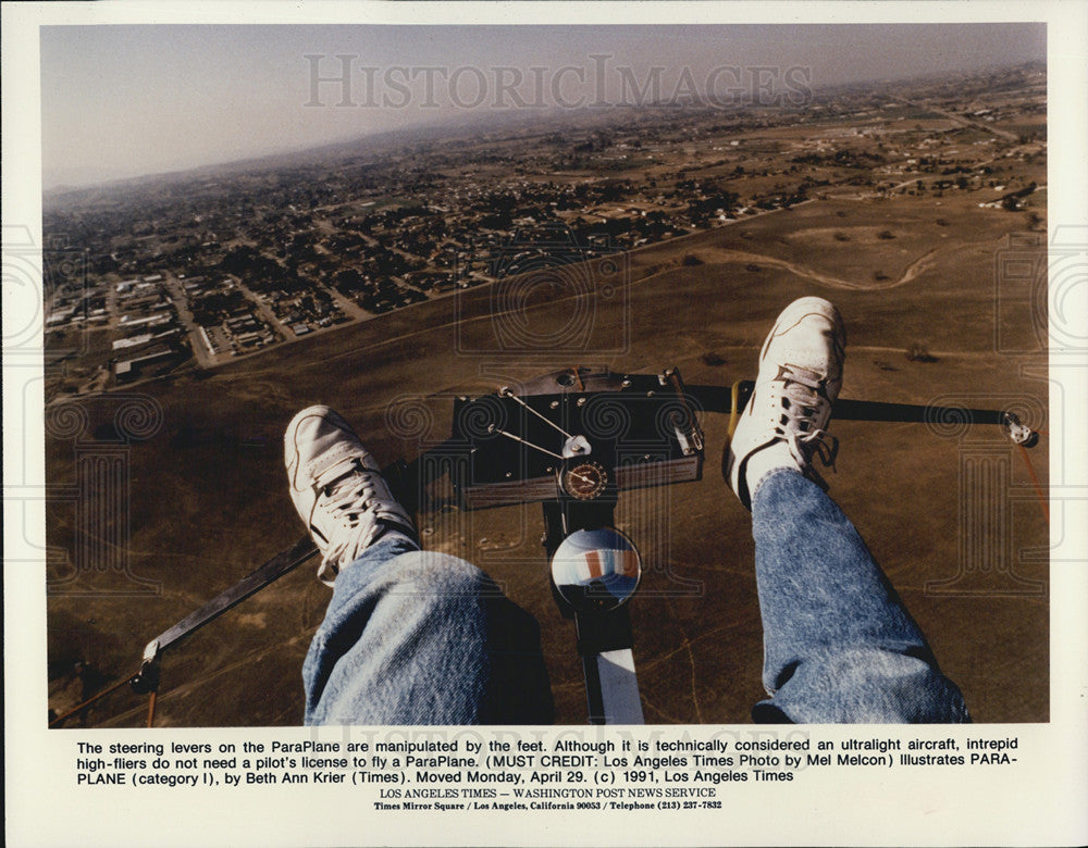 1991 Press Photo Steering Levers ParaPlane Feet Ultralight Aircraft - Historic Images