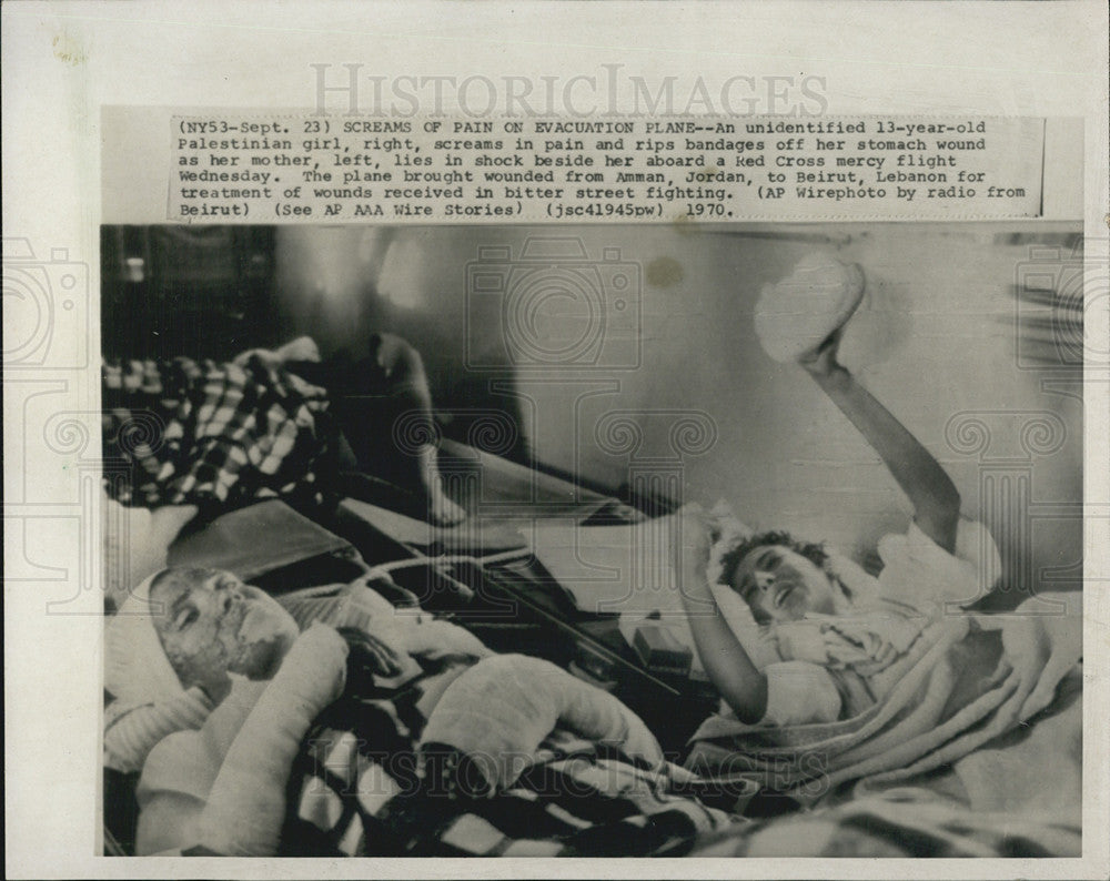 1970 Press Photo Unidentified 13-year-old Palestinian girl screams in pain - Historic Images