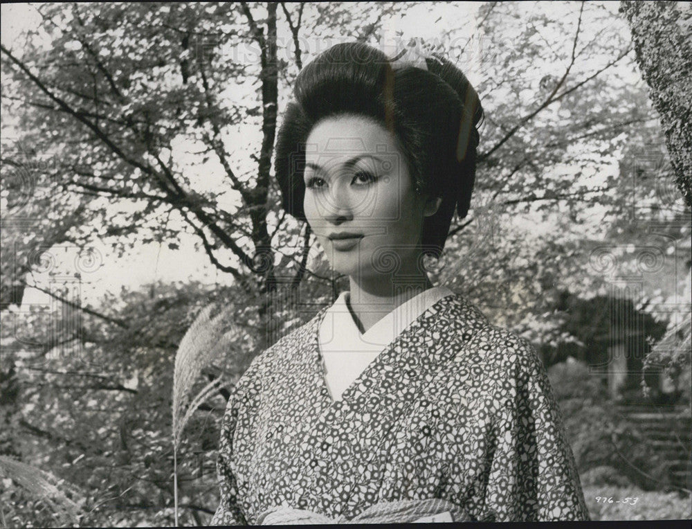 1956 Press Photo Eiko Ando &quot;The Barbarian and The Geisha&quot; - Historic Images