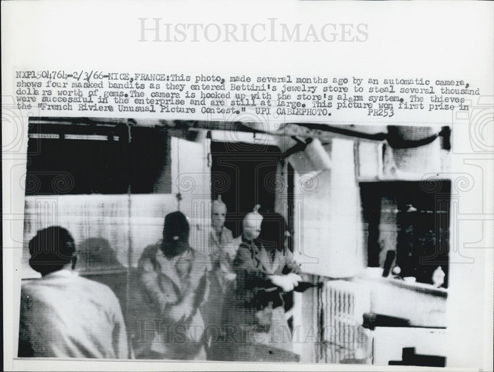 1966 Press Photo A photo of 4 masked men robbing a store in a French  town - Historic Images