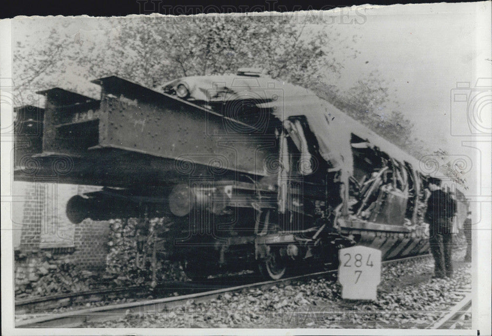 1961 Press Photo
Train Rammed full speed
Hamburg, Germany - Historic Images