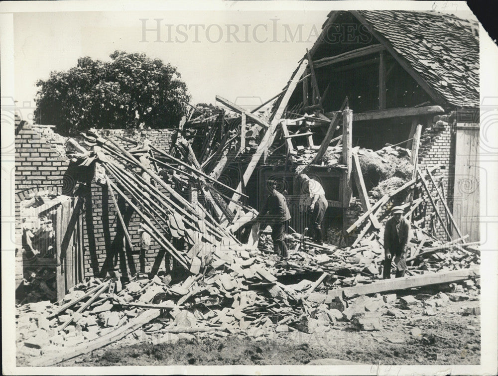 1935 Press Photo
Reinsdorf Explosion
Farms Demolished
Germany - Historic Images