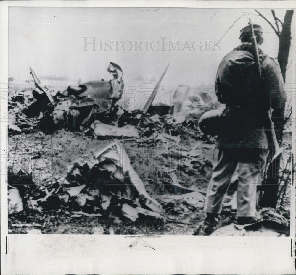 1962 Press Photo
US Navy plane crashed, burned
27 persons killed - Historic Images