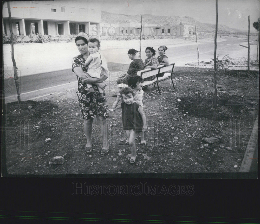 1972 Press Photo Israel Refugees Immigrants Soviet Union Tirhat Ha-carmel - Historic Images