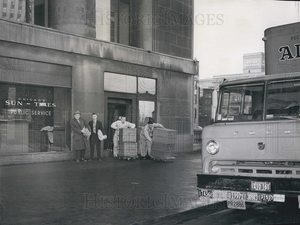 1958 Press Photo Final Move Public Service Bureau Office - Historic Images