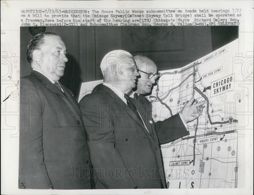 1963 Press Photo Chicago mayor richard daley, John klucznki geroge h. fallon - Historic Images