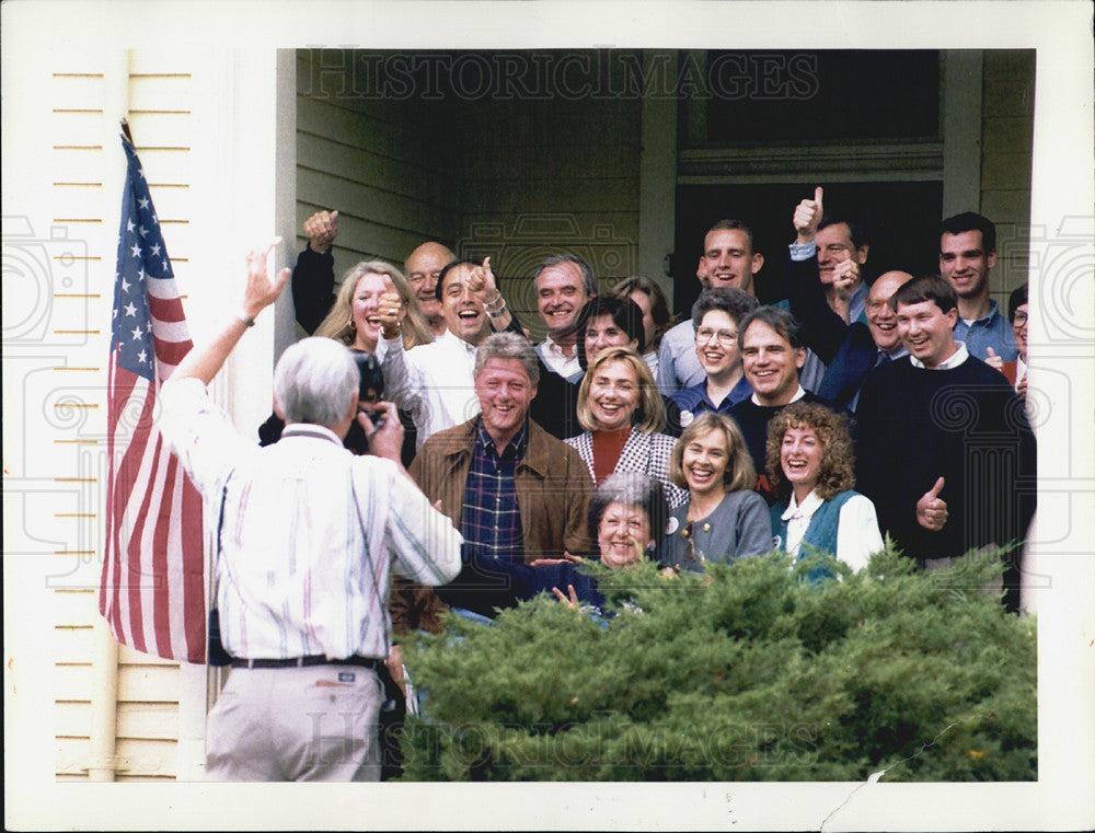 1992 Press Photo Bill Clinton, family, and friends - Historic Images