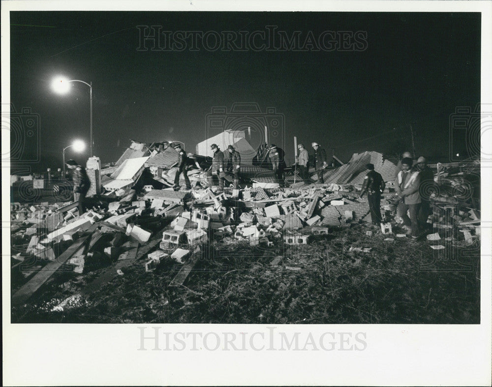 1980 Press Photo Holy Trinity House Prayer Explodes Two Killed Two  Injured - Historic Images