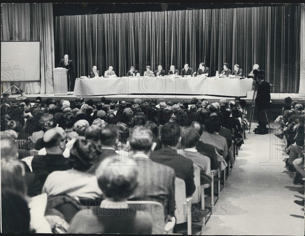 1966 Press Photo Evanston School Board Meets To Discuss School Integration - Historic Images