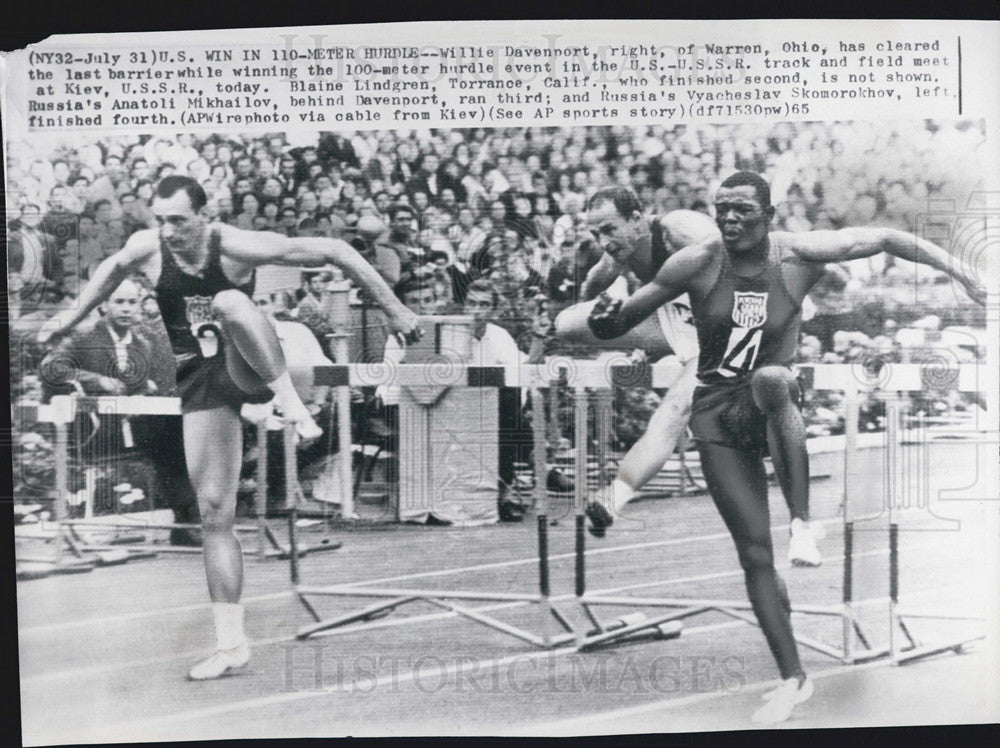 1965 Press Photo Willie Davenport of Warren Ohio (right) wins 100 meter in Russa - Historic Images