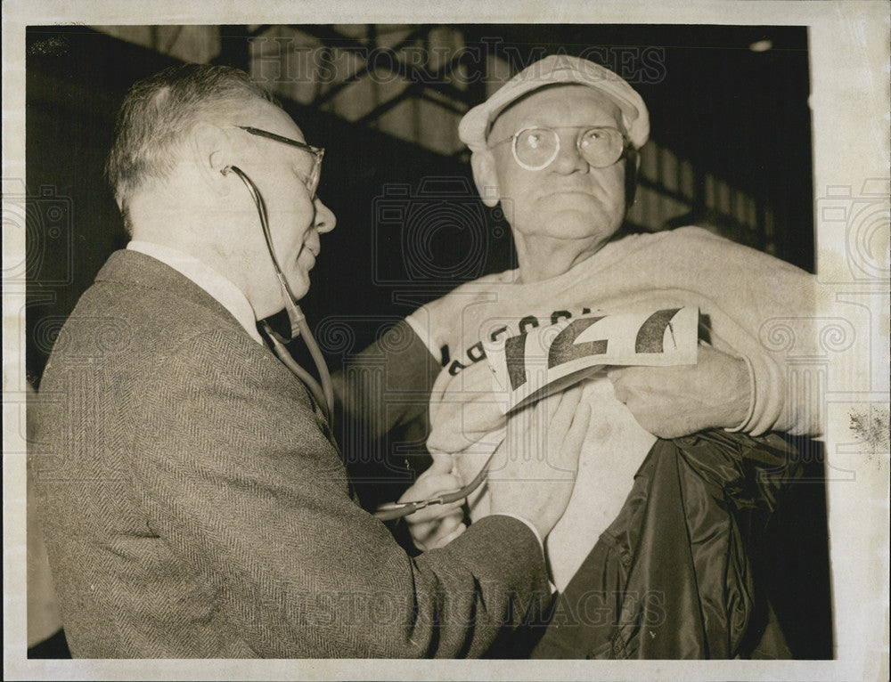 1967Press Photo Lawrence Hilt 68 yrs old is check by Dr. before running marathon - Historic Images