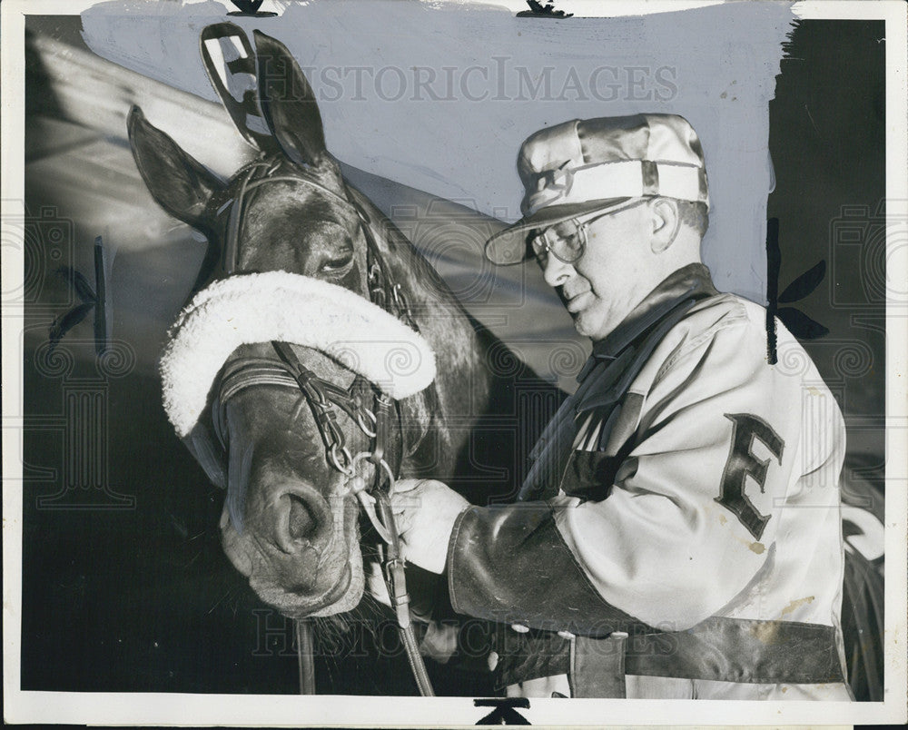 1955 Press Photo Veteran Horse Trainer Guy Cousins Fitchburg Evandale Farms - Historic Images