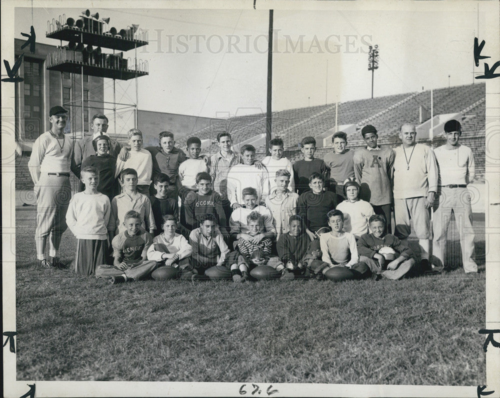 1946 Press Photo Chicago Daily News Blue Streaks Bantam Football Team - Historic Images