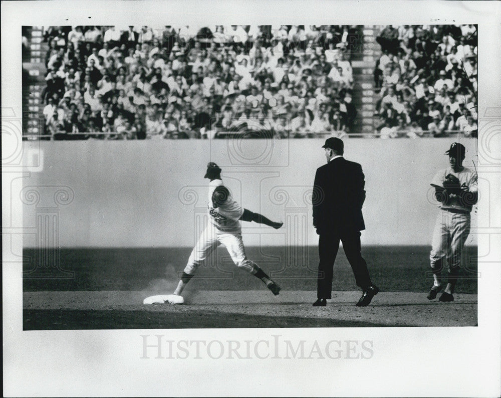 1958 Press Photo Lou Johnson - Historic Images