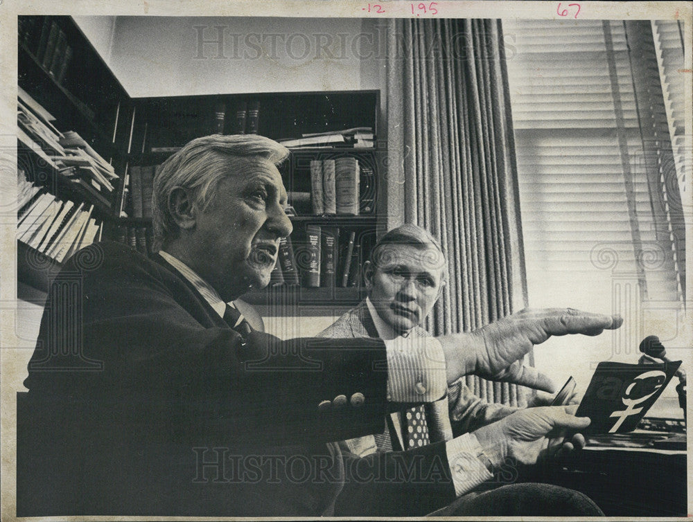 1974 Press Photo Dick Kaye, Crime Advisory Commission &amp; Dist Atty Dale Tooley - Historic Images