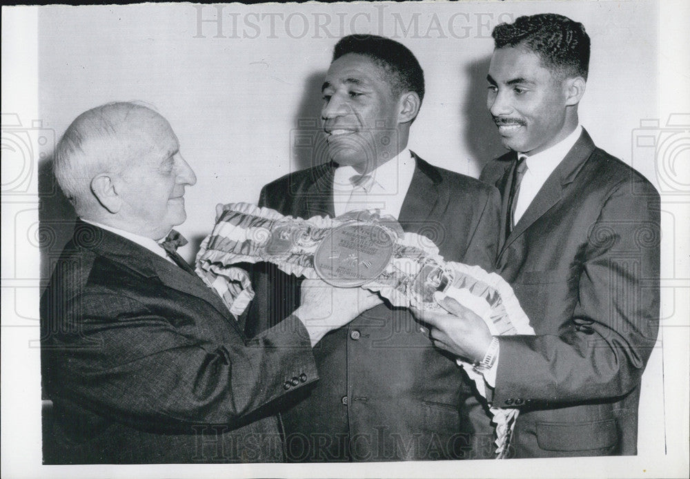 1963 Press Photo Boxing Luis Rodriguez - Historic Images