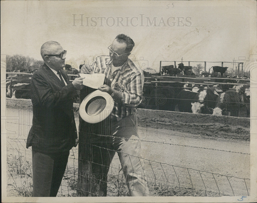 1967 Press Photo Dr. B. N. Frank, veterinarian with Wilson Clark, Manager - Historic Images