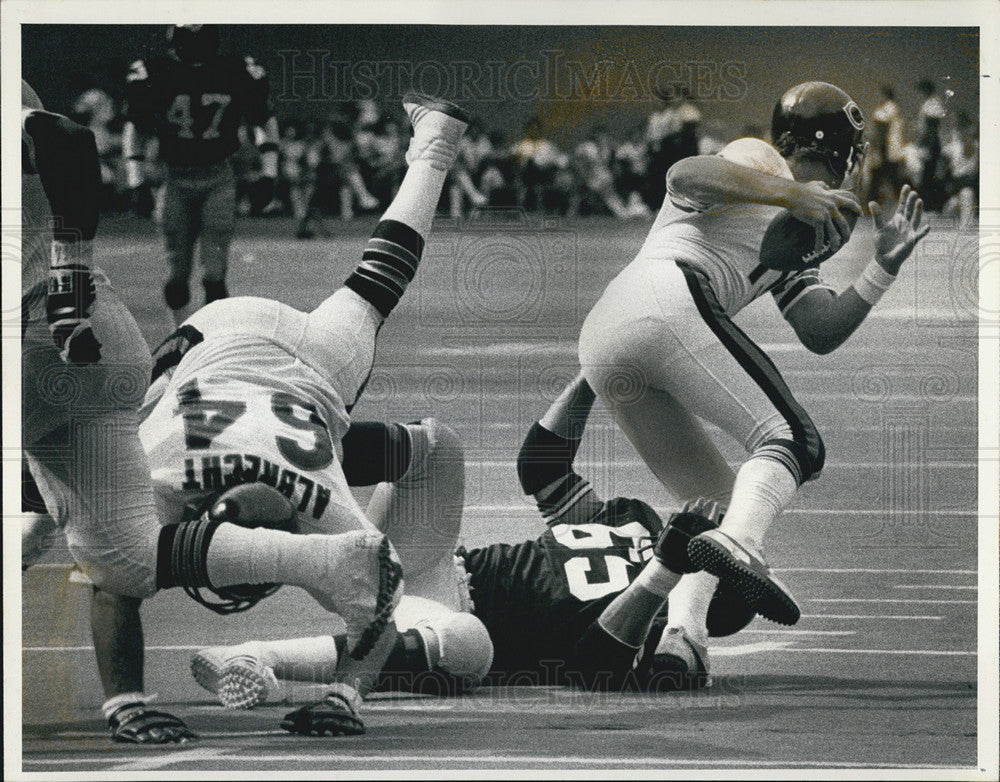 1980 Press Photo John Banaszak Steelers Sends Bears 64 Albrecht Phipps For Sac - Historic Images