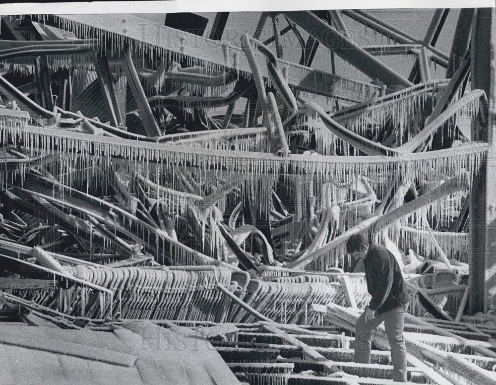 1977 Press Photo Aftermath of Fire that Destroyed Washington Park Clubhouse - Historic Images