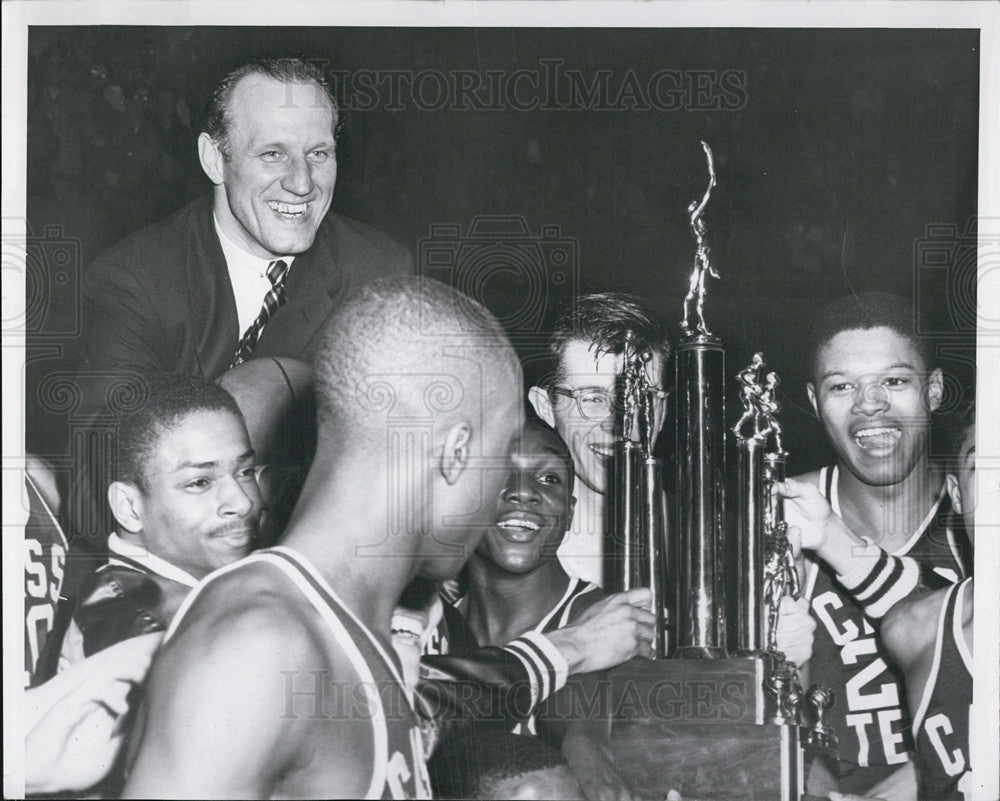 1955 Press Photo Ace Cudillo Cass Tech Coach Players Admire Detroit News Trophy - Historic Images
