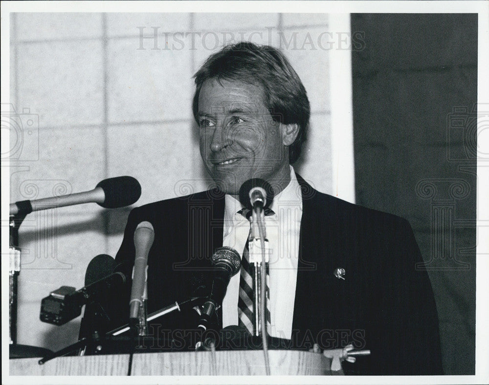 1991 Press Photo Gary Barnett, Head Football Coach, Northwestern University - Historic Images