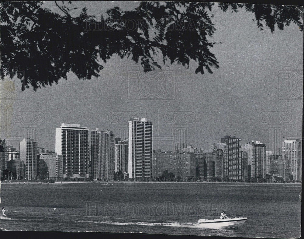 1974 Press Photo Chicago Lakefront Gold Coast As Seen From Olive Park - Historic Images