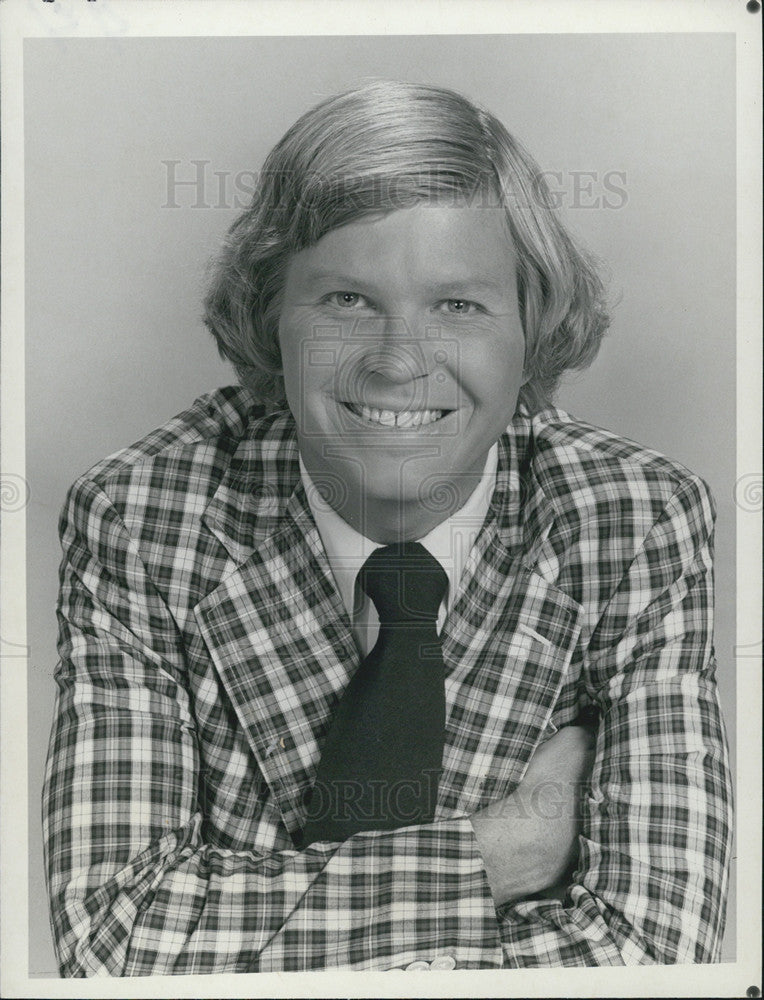1980 Press Photo Reporter Mark Shaw Contributes To Entertainment Show People - Historic Images
