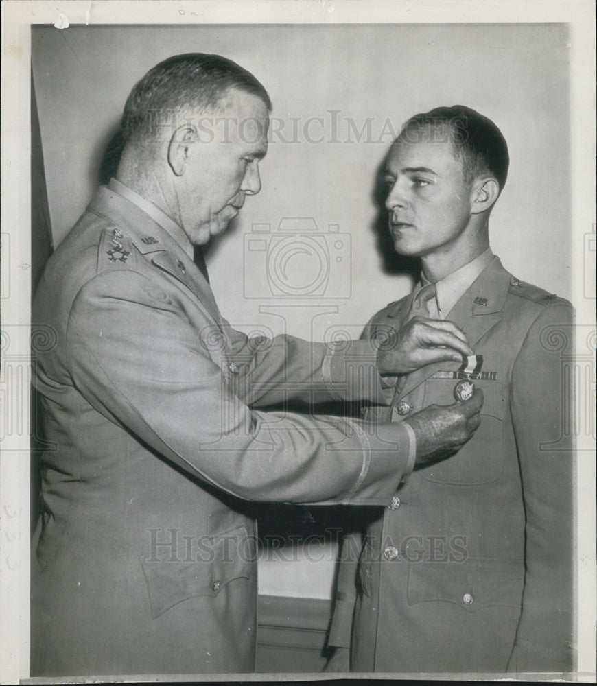 1945 Press Photo Colonel Frank McCarthy Receives Distinguished Service Medal - Historic Images