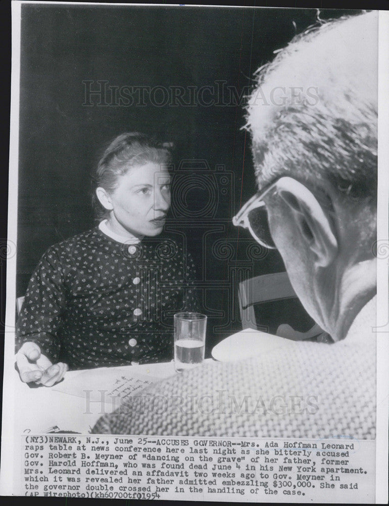 1954 Press Photo Ada Hoffman Leonard News Conference Governor Robert Meyner - Historic Images