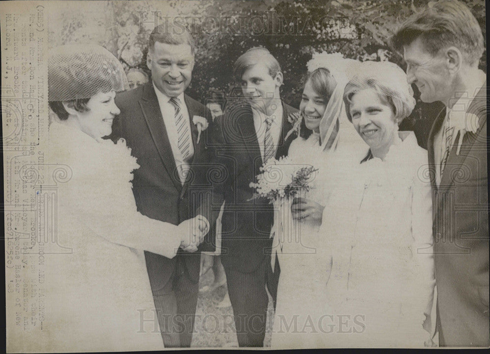 1968 Press Photo Mr. Mrs. Don Hasler Martha&#39;s Vineyard Wedding Ms. Edward Brooke - Historic Images