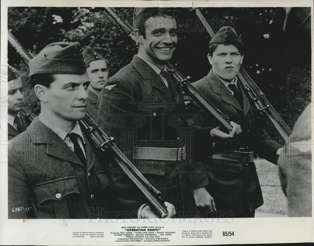 1965 Press Photo Sean Connery actor in Operation Snafu - Historic Images