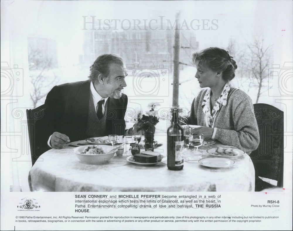 1990 Press Photo Copy Sean Connery And Michele Pfeiffer In The Russia House - Historic Images