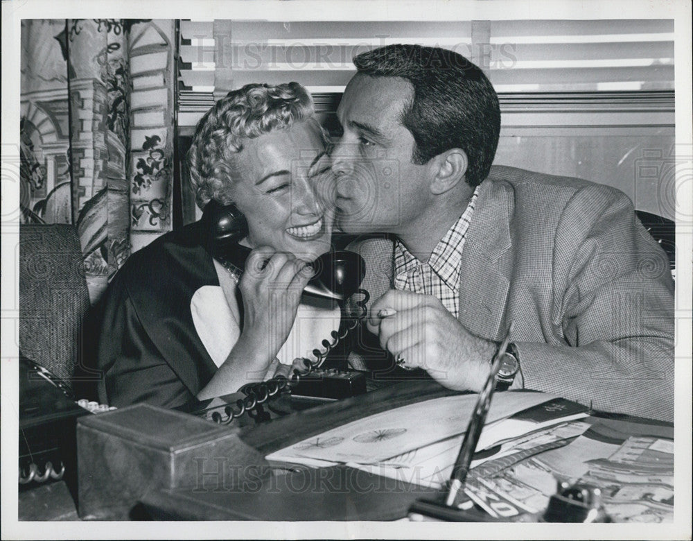 1956 Press Photo Television Host Perry Como Kisses Wife Roselle On Telephone