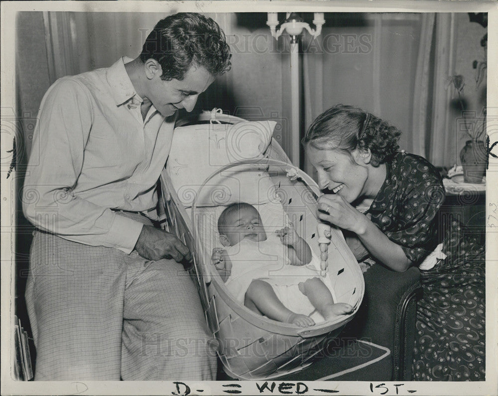 1937 Press Photo Herman Lucas Wife Dorothy &amp; Previously Kidnapped Daughter Diane - Historic Images