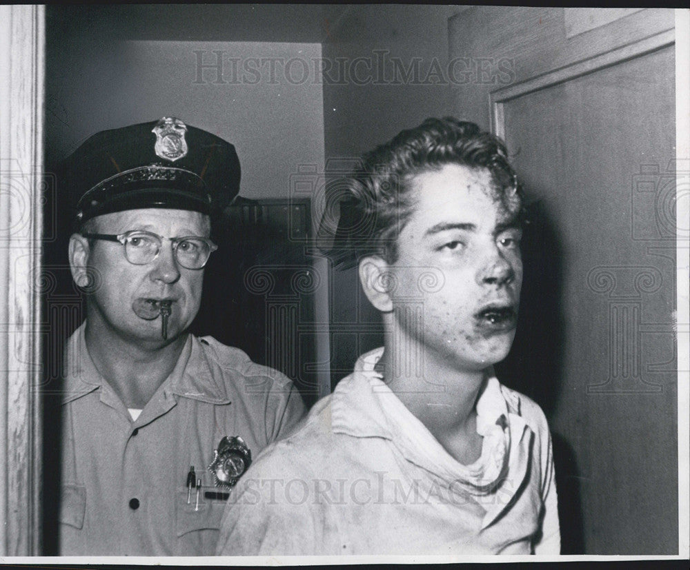 1961 Press Photo Patrolman D.D. Reed Escorts Prisoner Bruce Boggess To Cell - Historic Images