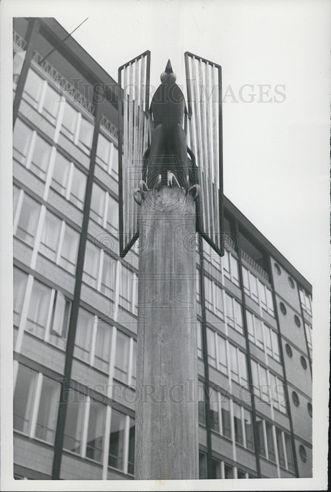 1953 Press Photo New Federal Court Of Accounts Building Eagle Statue Germany - Historic Images