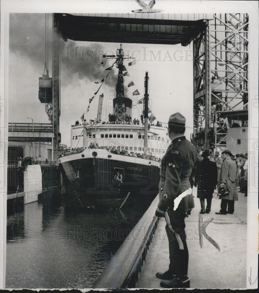 1959 Press Photo Royal Canadian Mounted Police Icebreaker D;Iberville - Historic Images