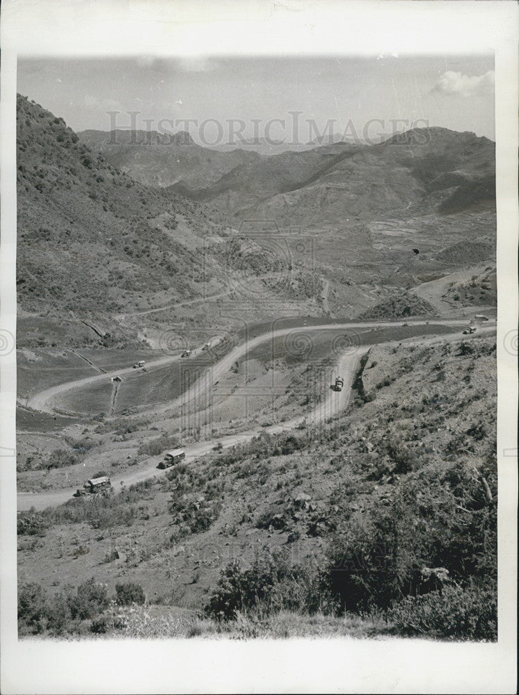 1942 Press Photo Ethiopian Prisoners Transported By British - Historic Images