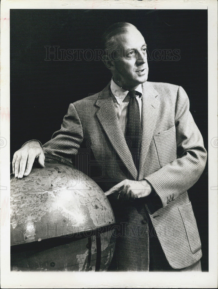 1960 Press Photo The Perfect Host, Alistair Cooke - Historic Images