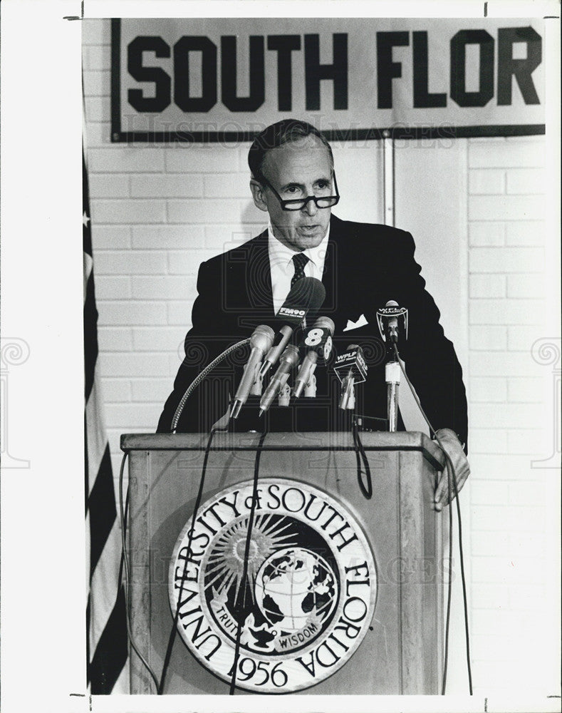 1987 Press Photo John Lott Brown USF President Press conference resignation - Historic Images