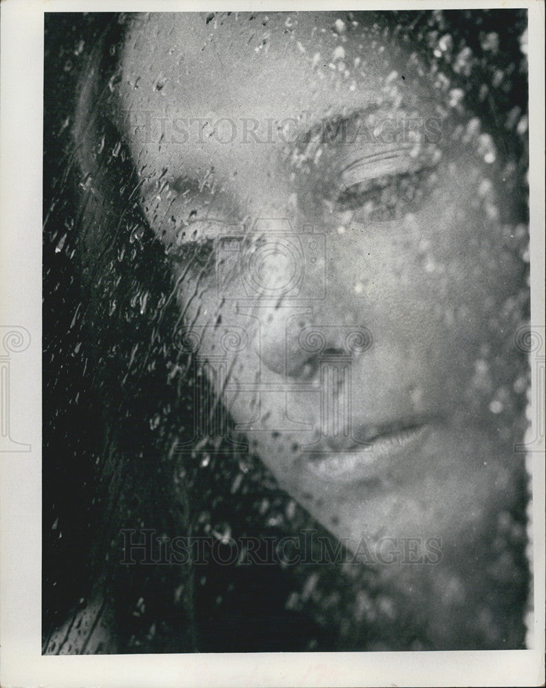 1972 Press Photo of Barbara Newsom during Hurricane Agnes in St. Petersburg FL - Historic Images